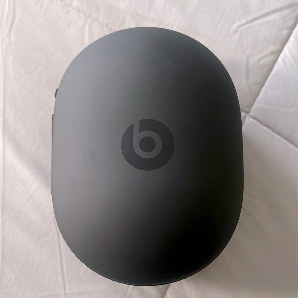 Beats by Dre carrying hard box black